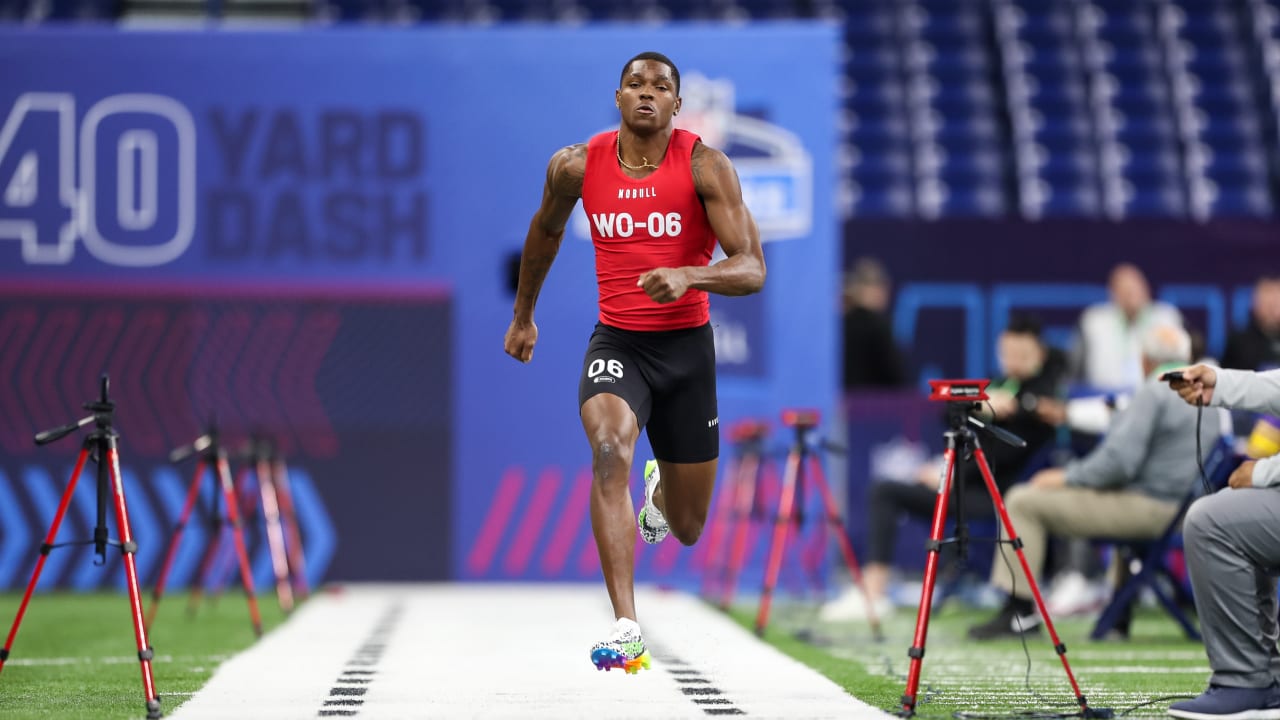 Wide Receiver Jason Brownlee Runs Official 4 59 Second 40 Yard Dash At