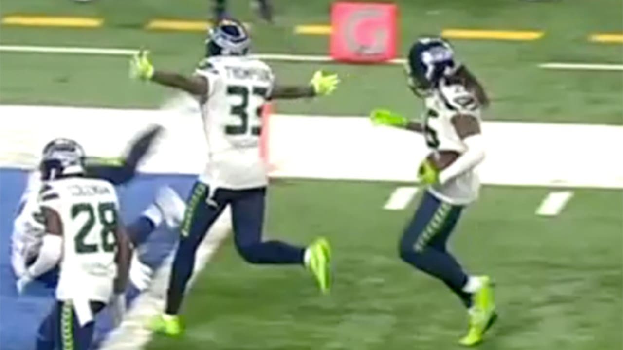 Seahawks Lateral Ball Up Field As Time Expires