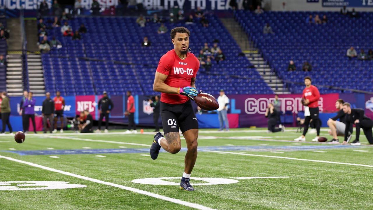 Wide Receiver Ronnie Bell Makes Ridiculous One Handed Catch During