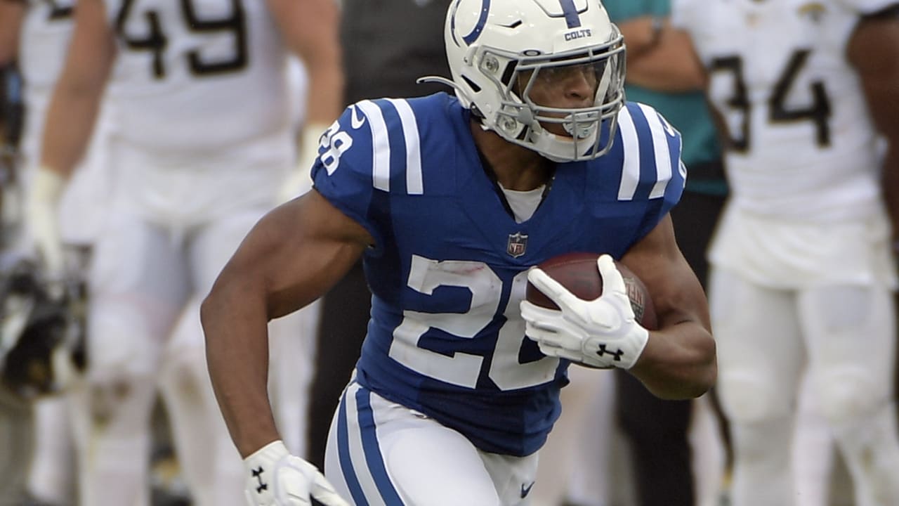 Indianapolis Colts Running Back Jonathan Taylor Shows His Speed With 18 ...