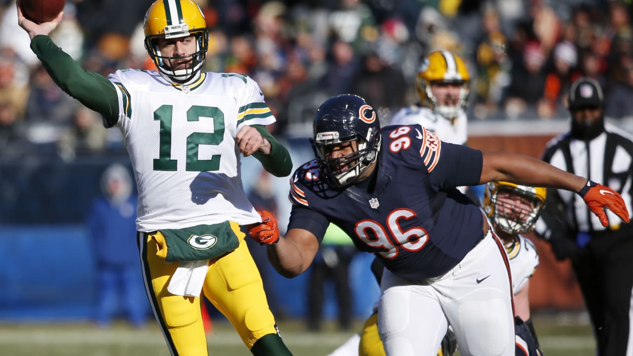 Akiem-Hicks-Aaron-Rodgers-121218