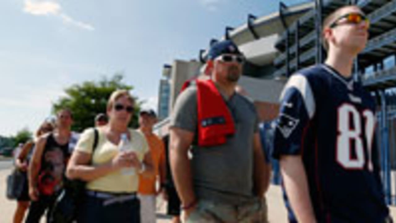 Aaron Hernandez Patriots jersey exchange underway