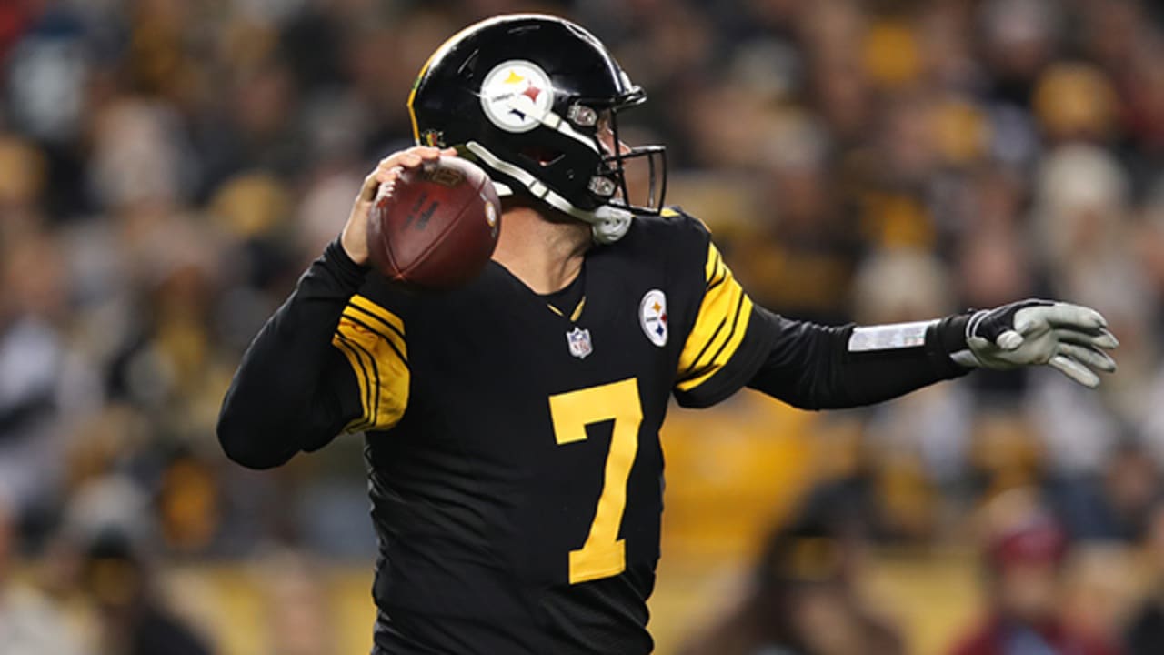 Big Ben launches downfield to A.B. for 34 yards