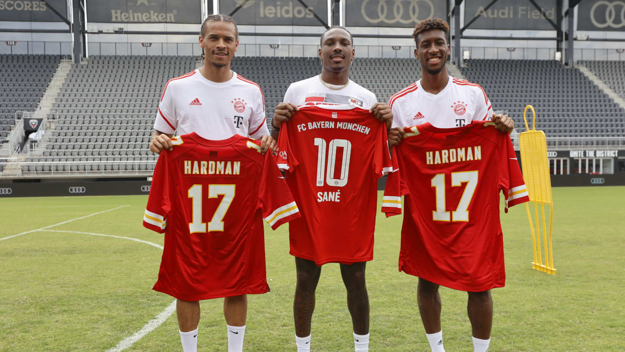 Chiefs WR Mecole Hardman swaps jerseys with FC Bayern's Thomas Müller