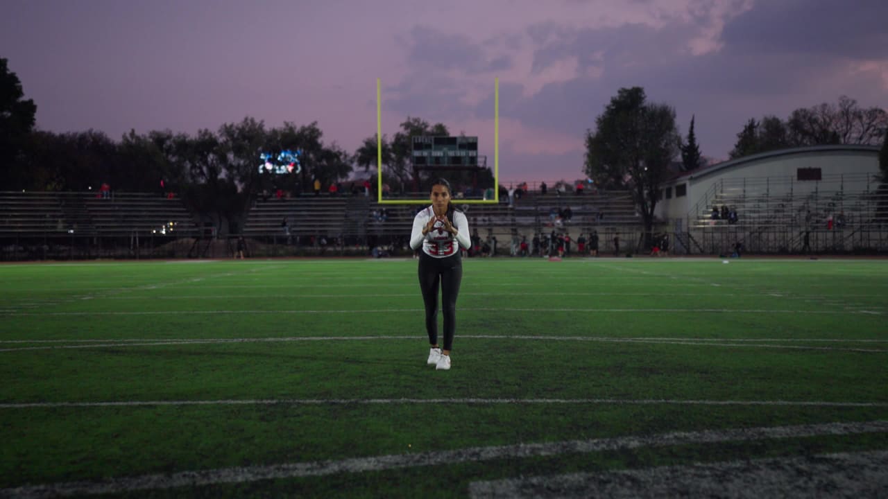 WATCH: NFL legend meets with Saints' WR Chris Olave before TNF - A to Z  Sports