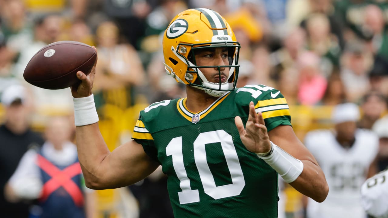 Green Bay Packers wide receiver Romeo Doubs snags 10-yard pass from QB  Jordan Love to move the sticks