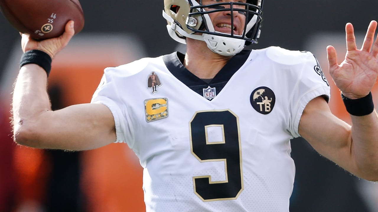 Drew Brees passes Favre for 2nd-most passing TDs
