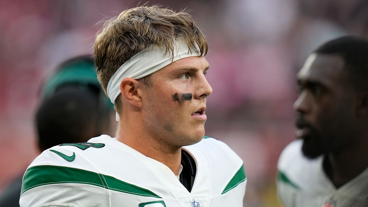 Patriots roll 54-13 as Jets lose QB Zach Wilson to injury