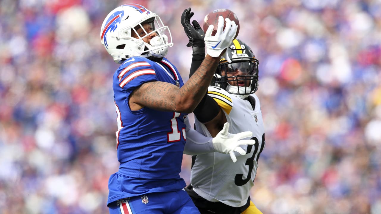 Gabriel Davis Buffalo Bills Unsigned Makes Catch in NFC Wild Card Game Vs New England Patriots Photograph