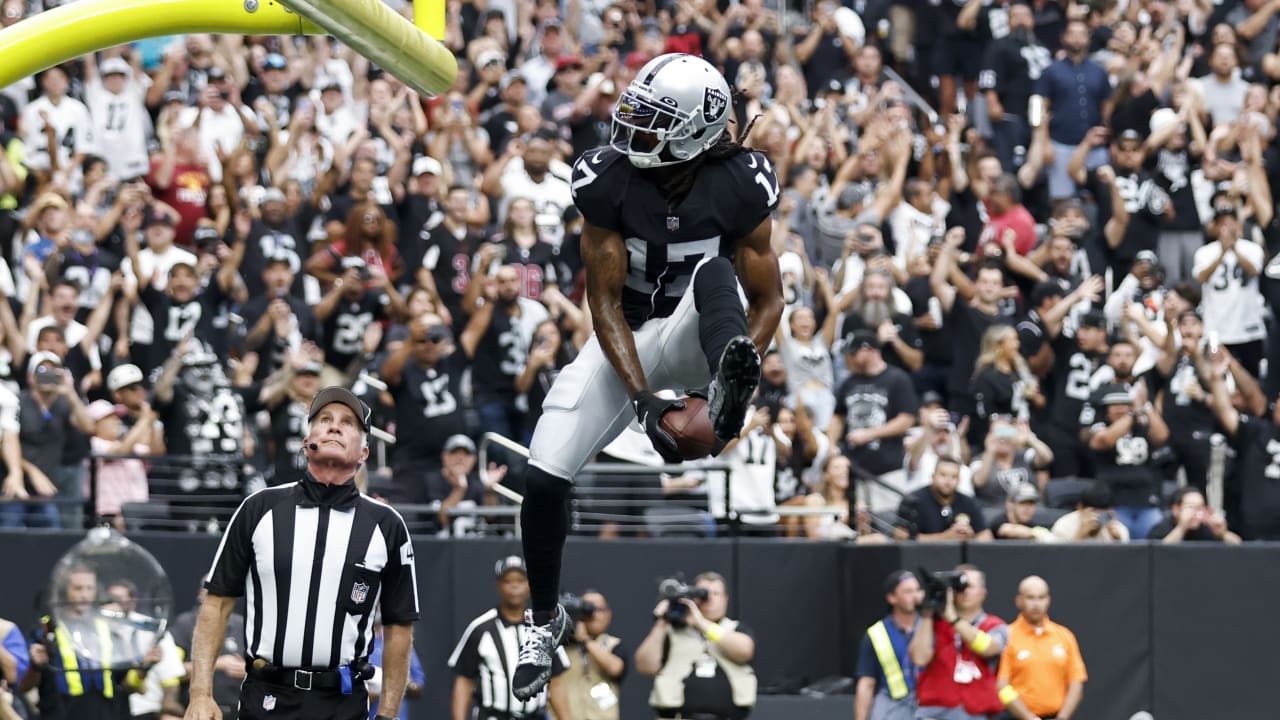 Las Vegas Raiders' first TD at Allegiant in '22 is a quarterback Derek  Carr-to-wide receiver Davante Adams connection