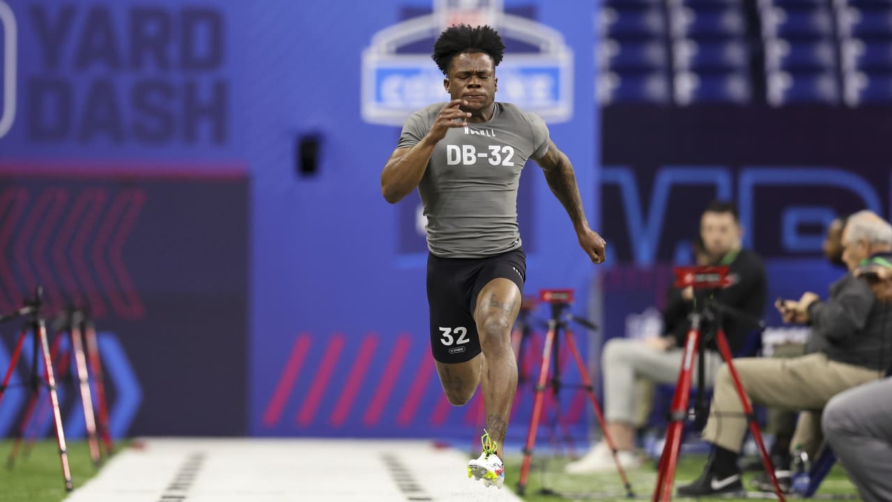 Cornerback Tre'Vius HodgesTomlinson runs official 4.41second 40yard