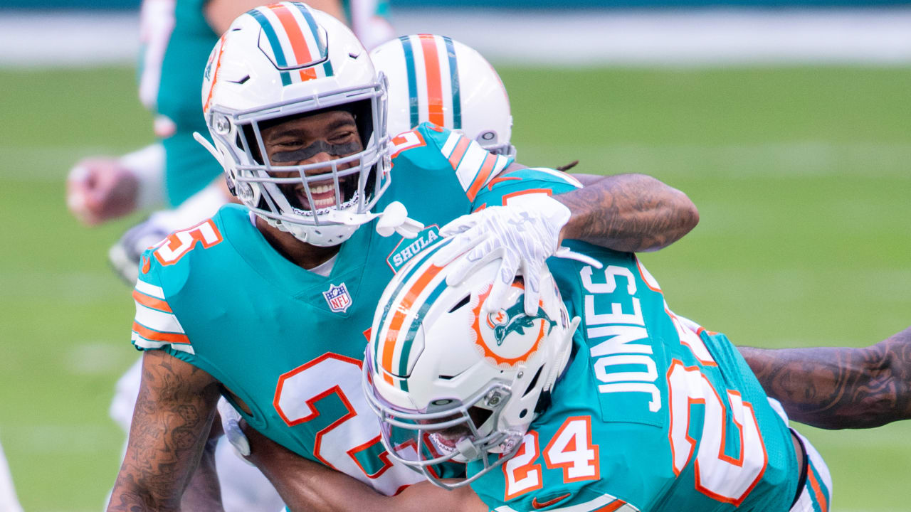 Miami Dolphins CB Xavien Howard not at mandatory minicamp over 'unique'  contract renegotiation - ESPN