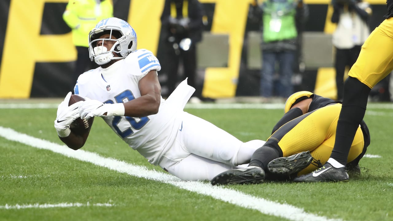 Detroit Lions running back Jermar Jefferson runs the ball during an NFL  football practice in Allen Park, Mich., Saturday, July 30, 2022. (AP  Photo/Paul Sancya Stock Photo - Alamy