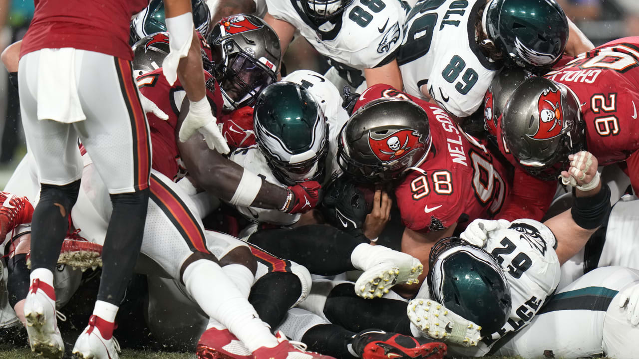 Philadelphia Eagles quarterback Jalen Hurts caps Eagles' dominant drive