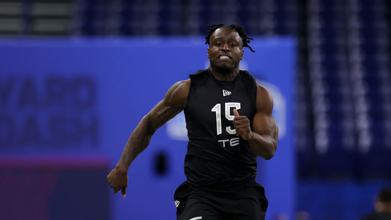 Tight end Chigoziem Okonkwo runs 40yard dash at 2022 combine