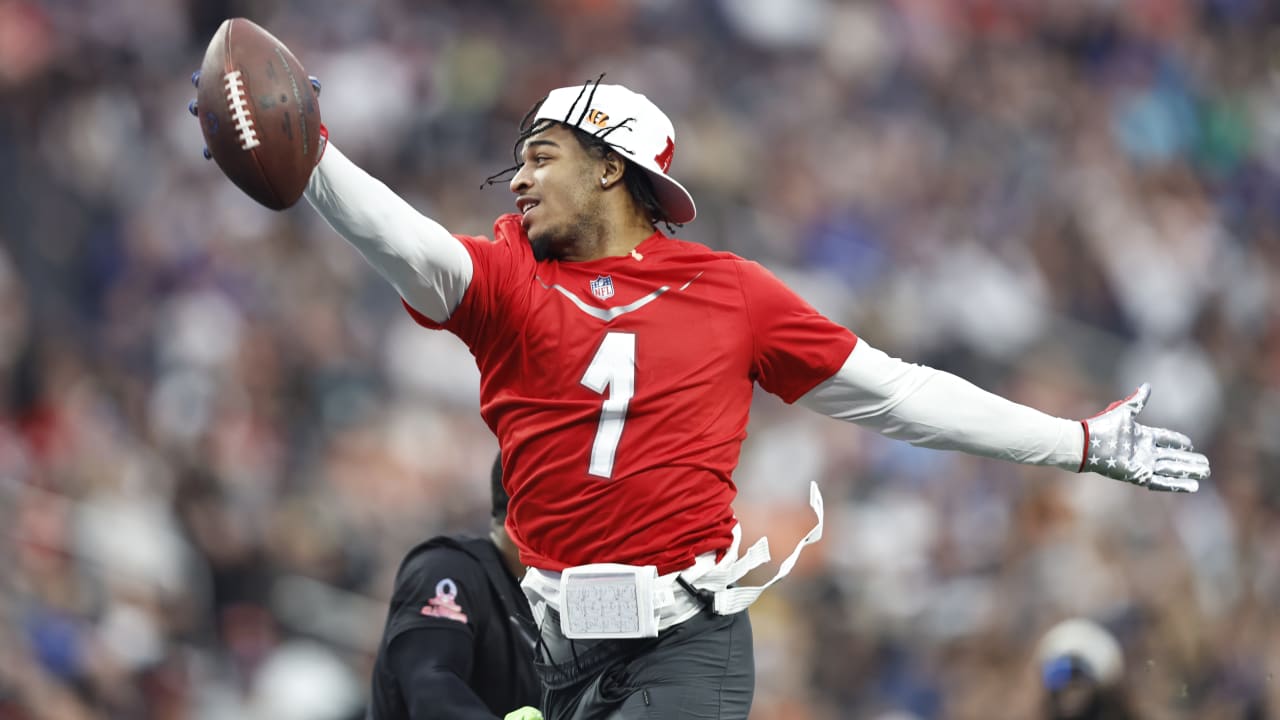 February 6, 2022: Dallas Cowboys cornerback Trevon Diggs (7) defends his  brother Buffalo Bills wide receiver Stefon Diggs (14) during the NFL Pro  Bowl game at Allegiant Stadium in Las Vegas, Nevada.