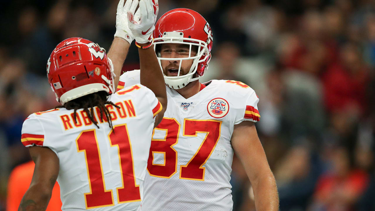 Travis Kelce 191118 SL.jpg