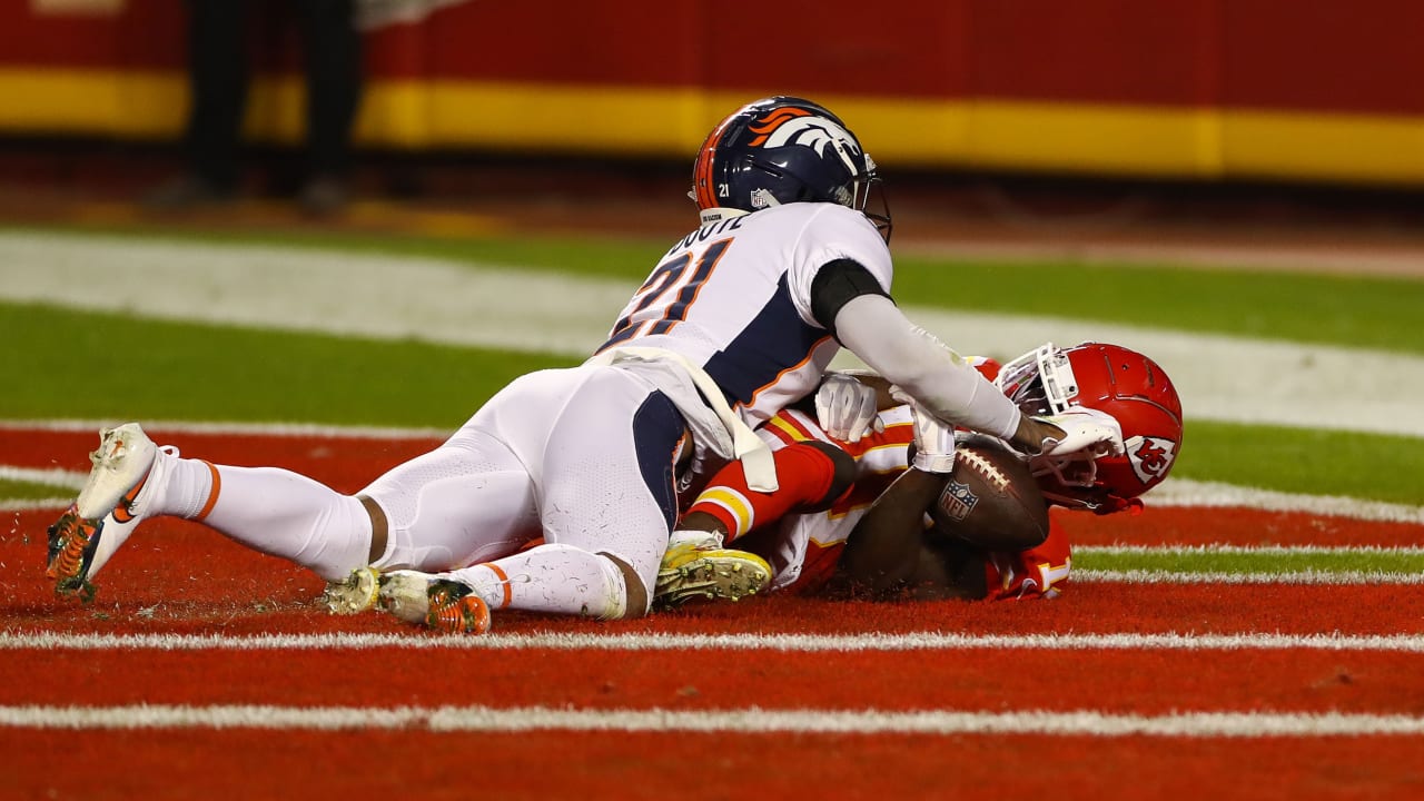 Replay reveals Tyreek Hill comes up with unreal bobbling catch