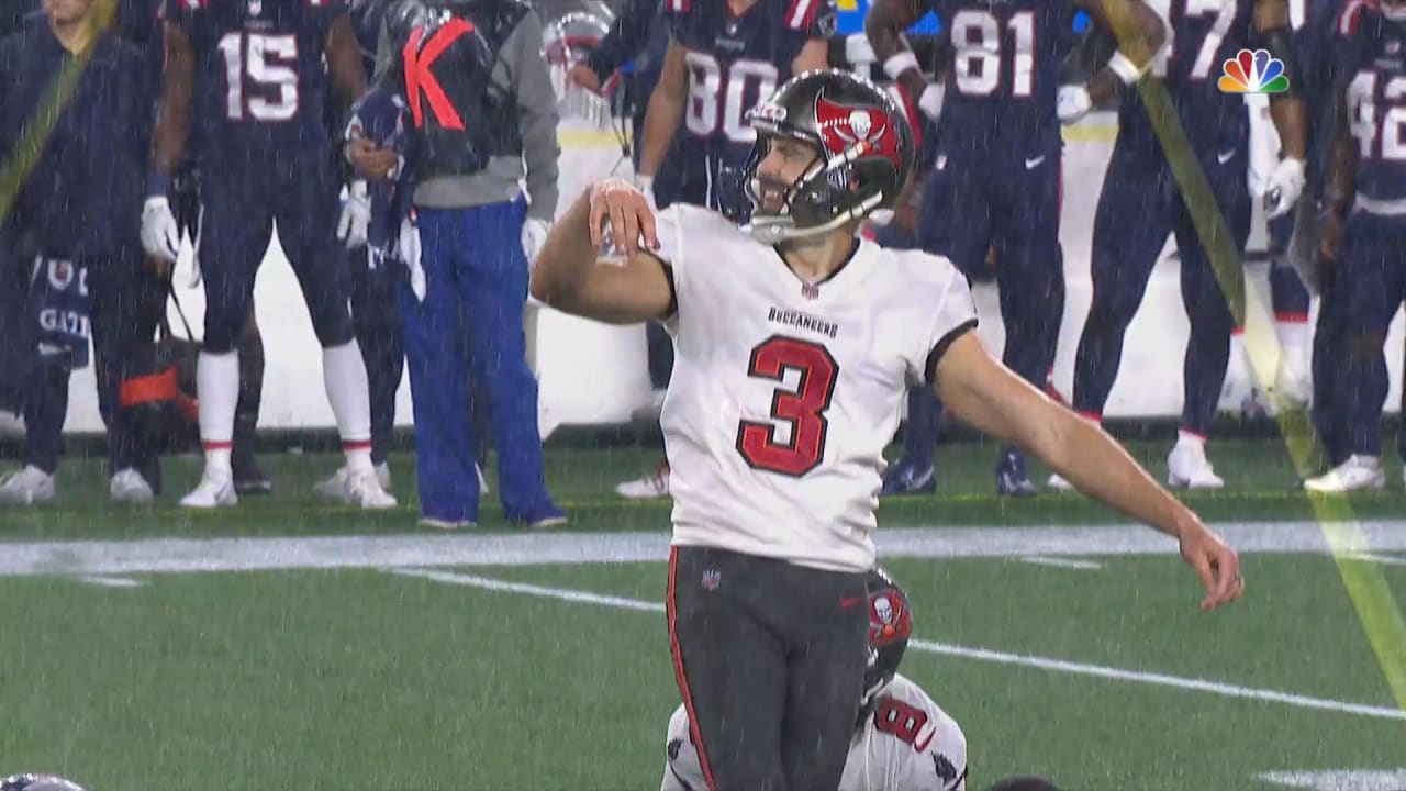 Tampa Bay Buccaneers kicker Ryan Succup splits the uprights with 44-yard field goal before halftime