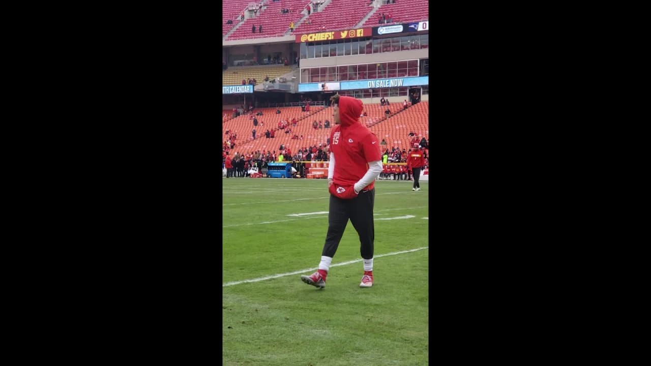 Patrick Mahomes Goes DEEP in Pregame Warmups