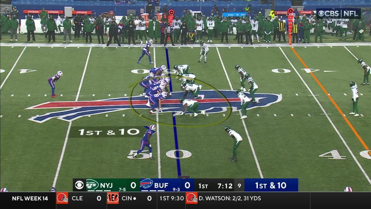 New York Jets cornerback Sauce Gardner bats away Allen's deep launch to