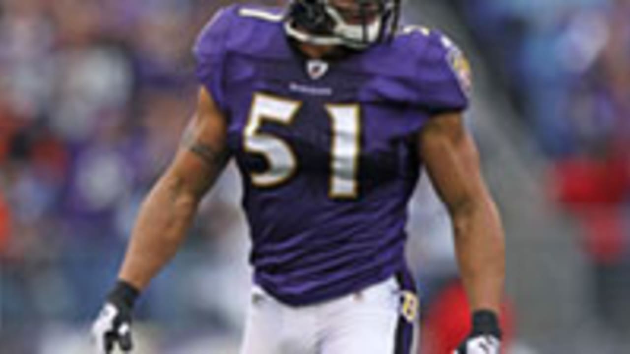 Special teamer Brendon Ayanbadejo signed by the Ravens