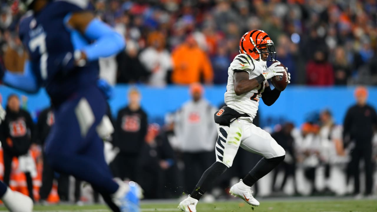 Cornerback Mike Hilton secures Cincinnati Bengals' second consecutive INT  on ricochet pass