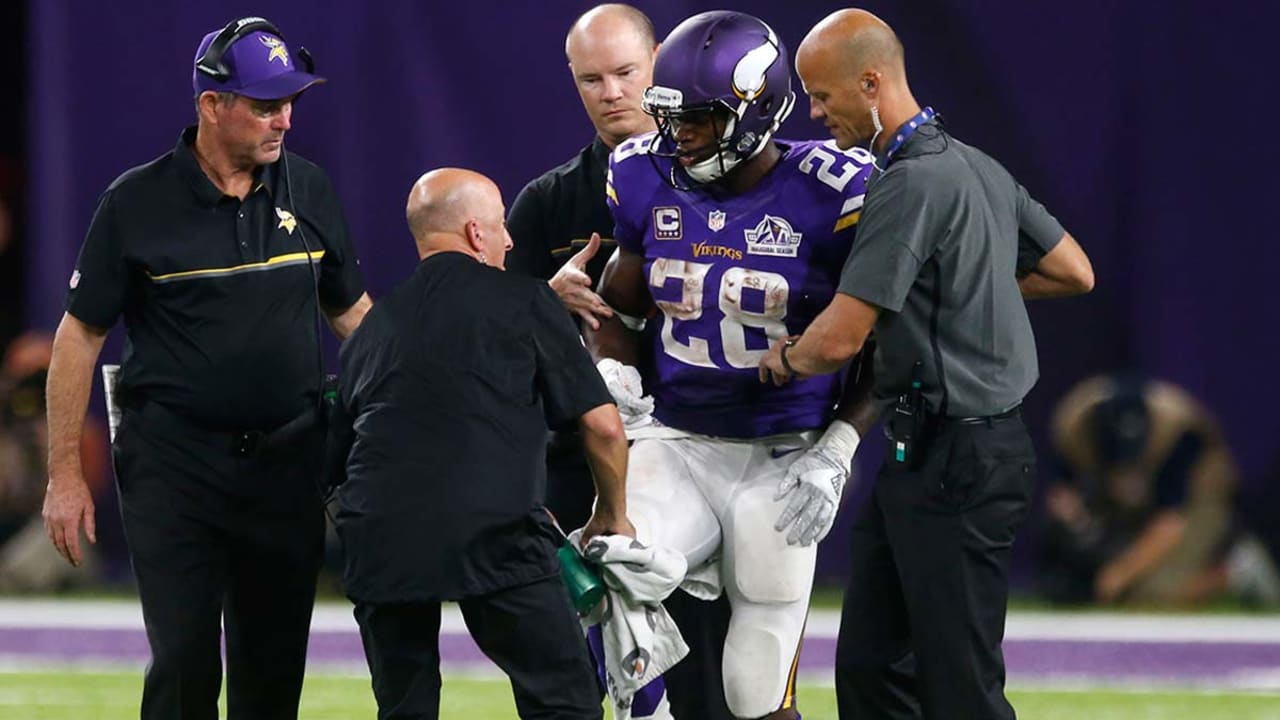 Adrian-Peterson-injured-160921-sl.jpg