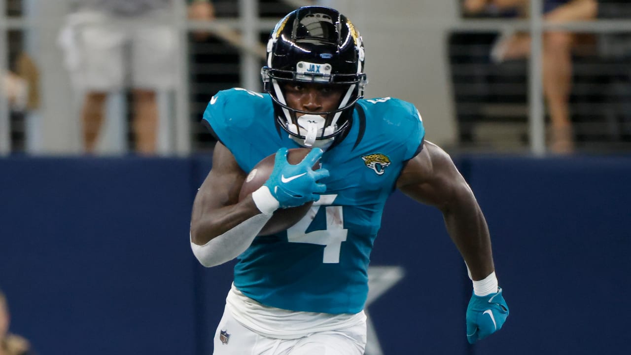 Jacksonville Jaguars running back Tank Bigsby bounces outside for 34-yard  run