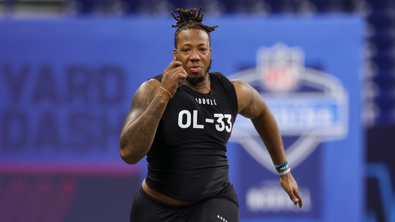 Offensive tackle Wanya Morris runs official 5.10second 40yard dash at