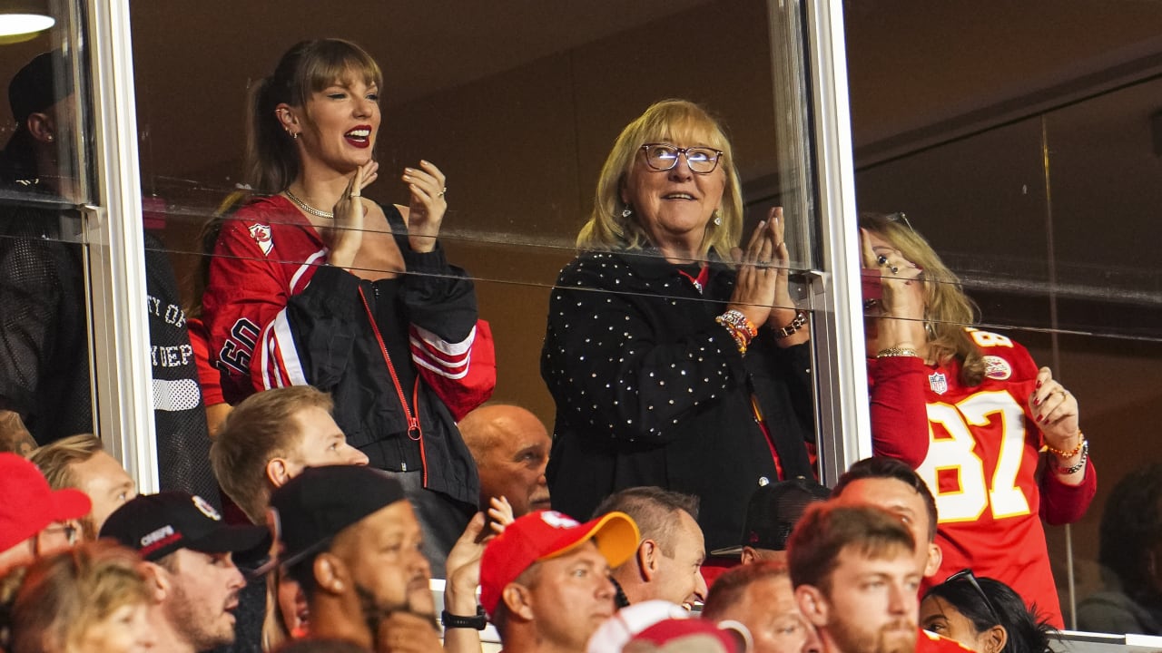 Taylor Swift at Arrowhead to watch Travis Kelce as Kansas City Chiefs play  Denver Broncos - The Mirror US