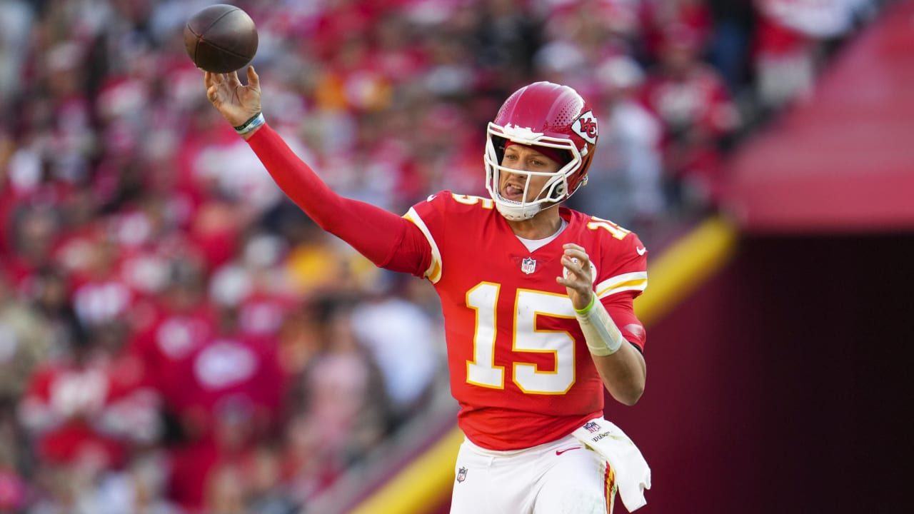 Chiefs' Patrick Mahomes keeping busy even during bye week