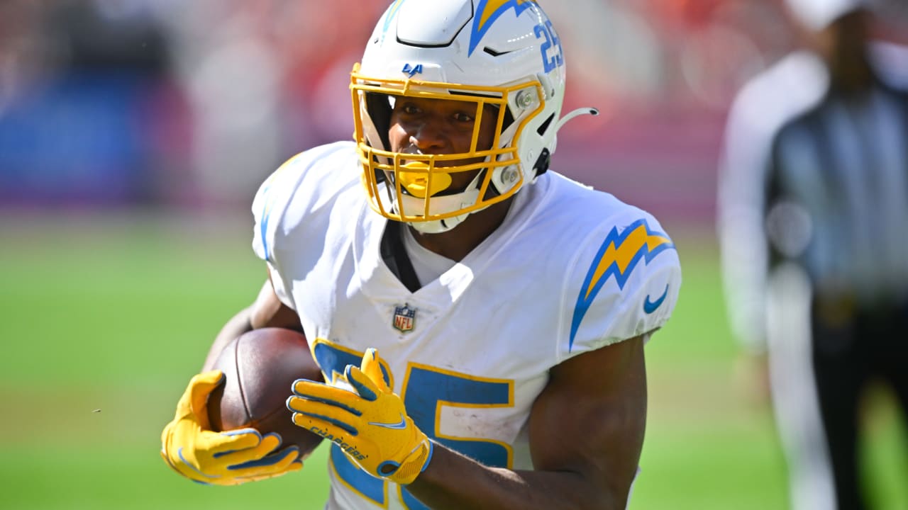 Los Angeles Chargers running back Joshua Kelley plows through pileup for  ferocious 22-yard pickup