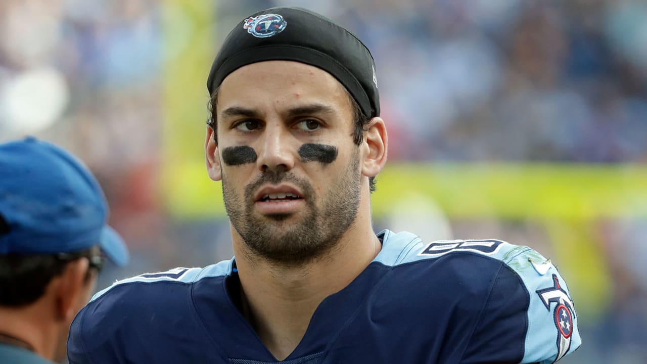 Pats officially ink Eric Decker to one-year deal