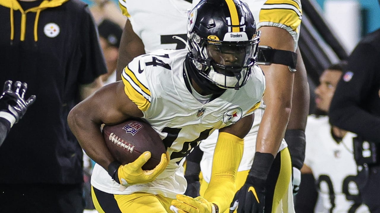 Pittsburgh Steelers wide receiver Pickens gets open near
