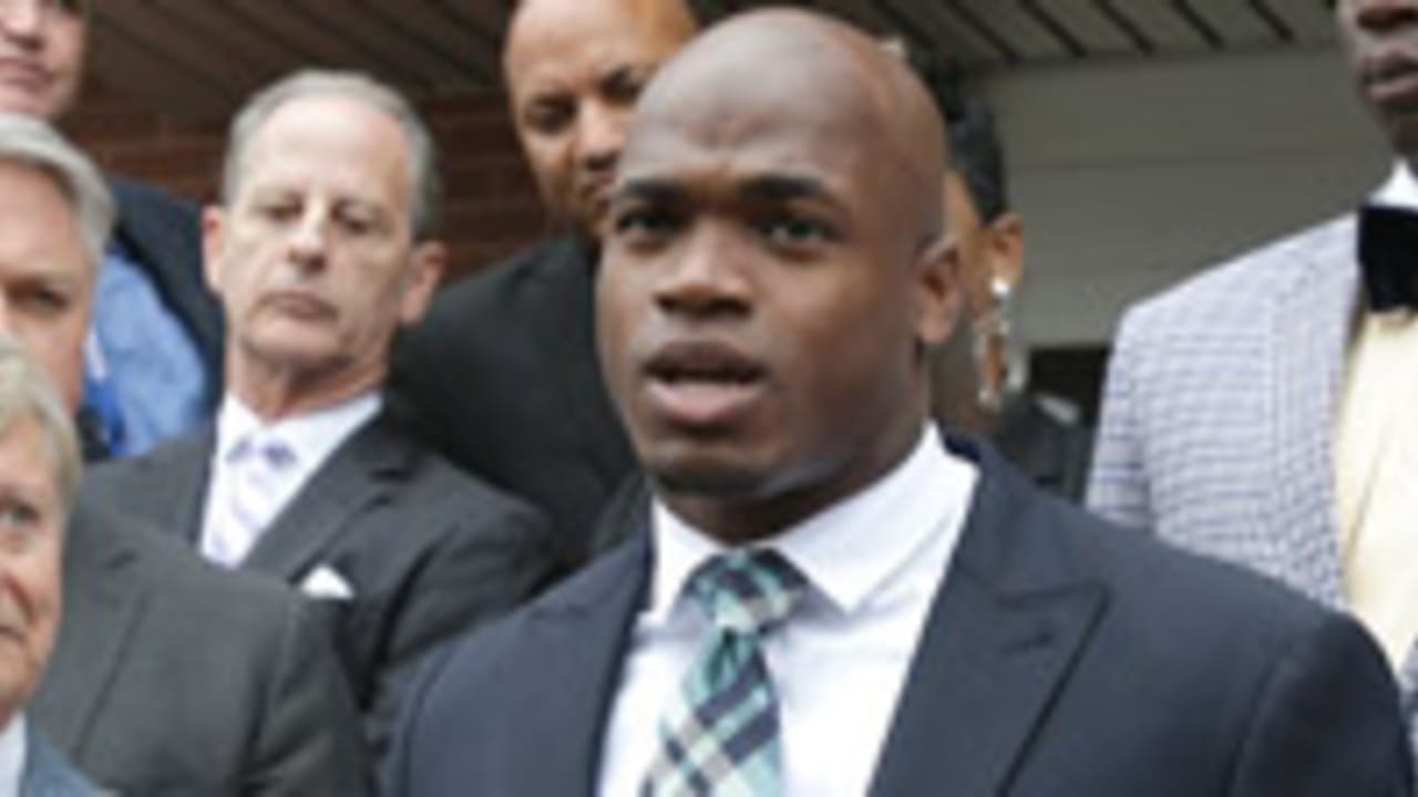 adrian peterson-141106-spot.jpg