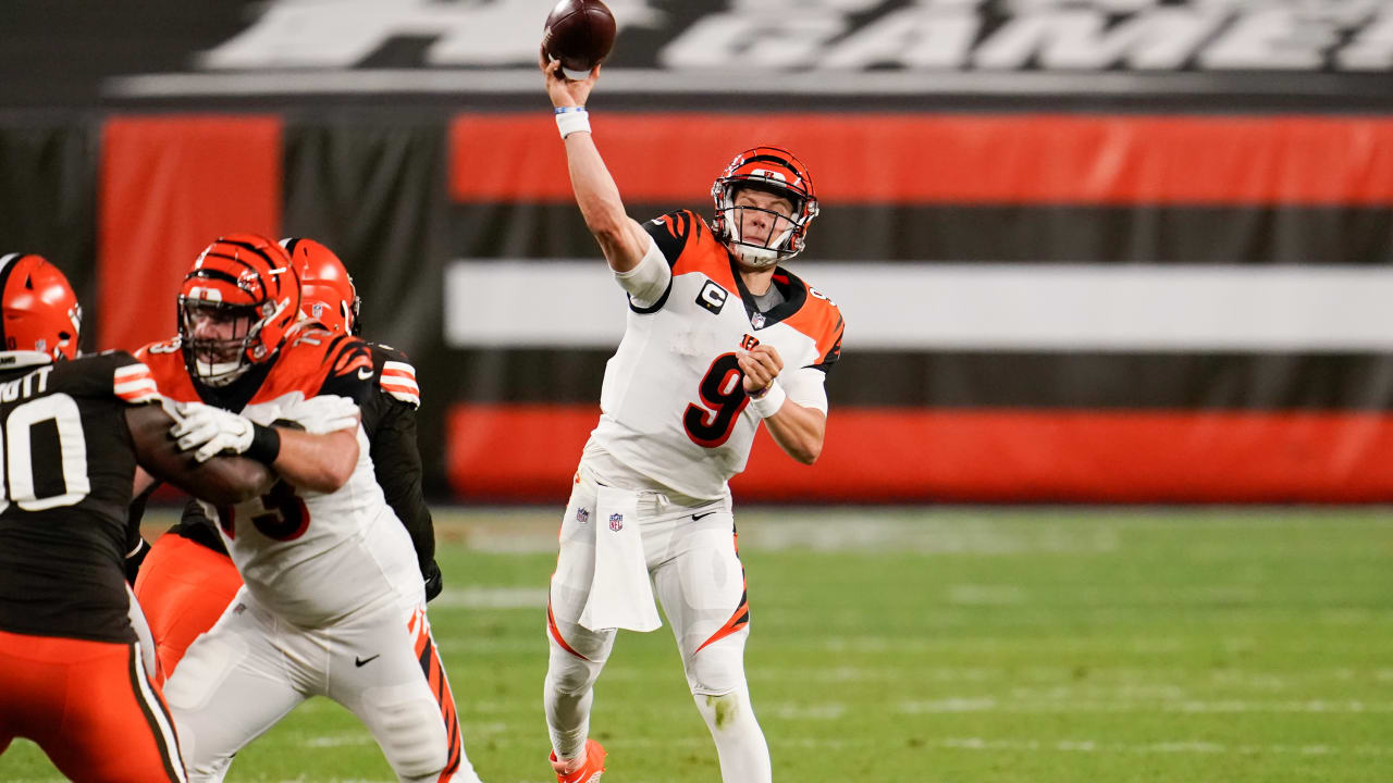 Cincinnati Bengals quarterback Joe Burrow drops slotfade throw in the