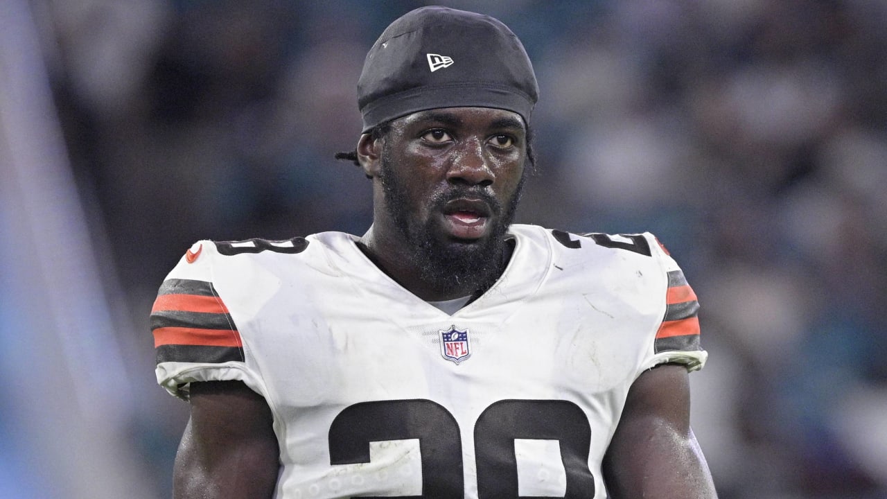 Browns rookie Jeremiah Owusu-Koramoah runs around, makes plays in