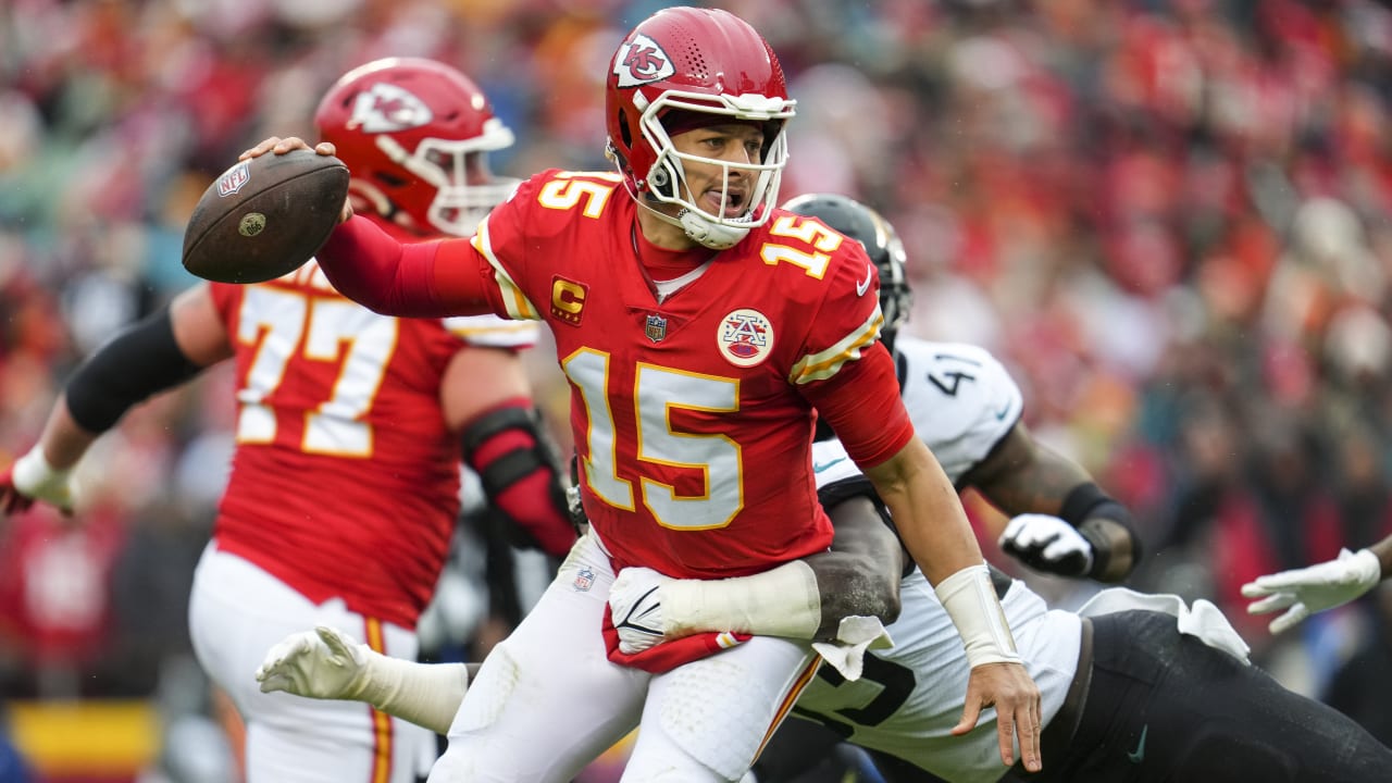 Kansas City Chiefs quarterback Patrick Mahomes' best plays from 3-TD game  vs. Bears