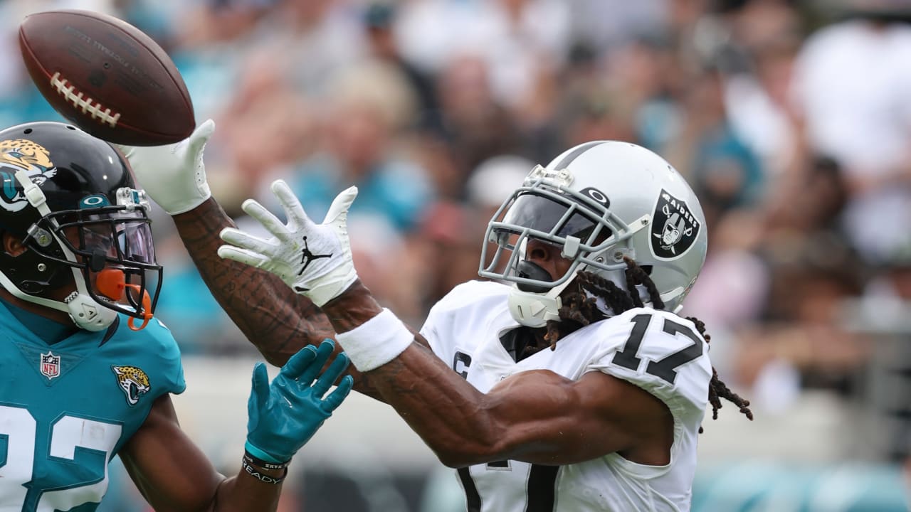 NFL roundup: Raiders blow big lead before beating Panthers