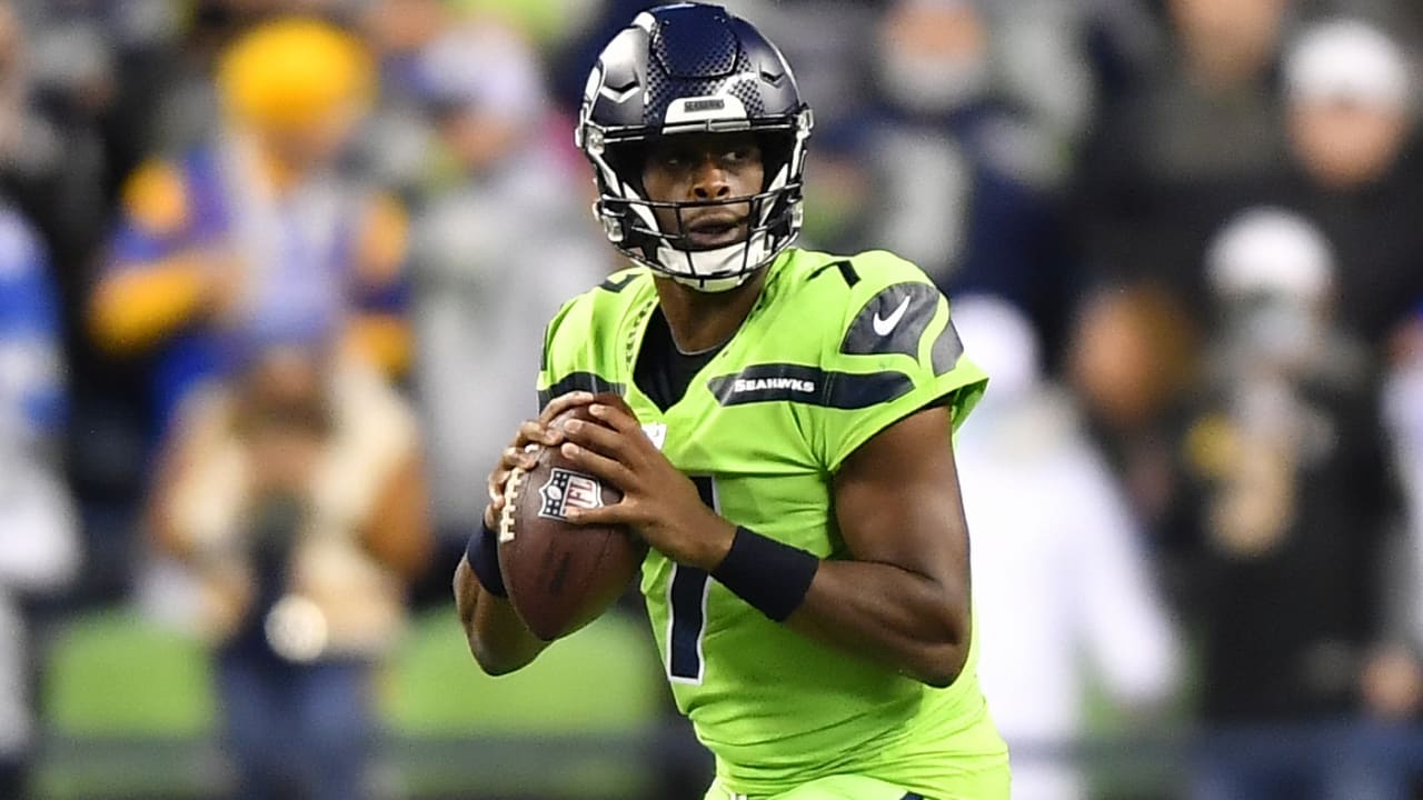 Seahawks re-sign backup QB Geno Smith, The Mighty 790 KFGO