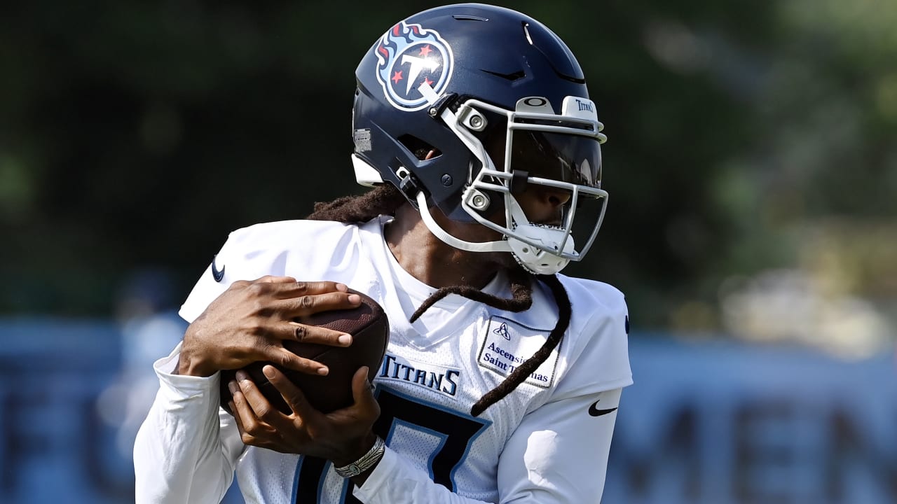 BREAKING: DeAndre Hopkins Signs With Titans Over Chiefs, What Now?