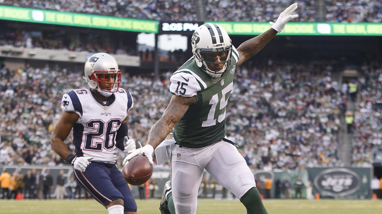 Brandon Marshall (15) of the Chicago Bears celebrates a touchdown catch  against the New York Giants