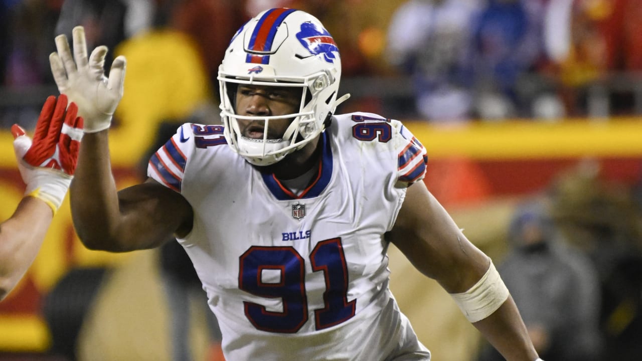 Buffalo Bills defensive tackle Ed Oliver agrees to 4-year contract  extension, AP sources say – KGET 17