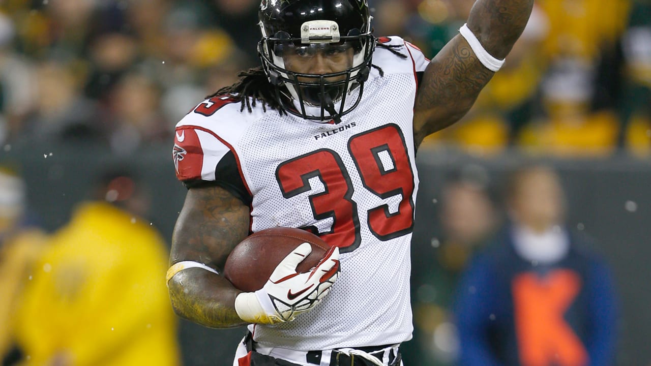 Ball gets jersey number stolen for Steven Jackson