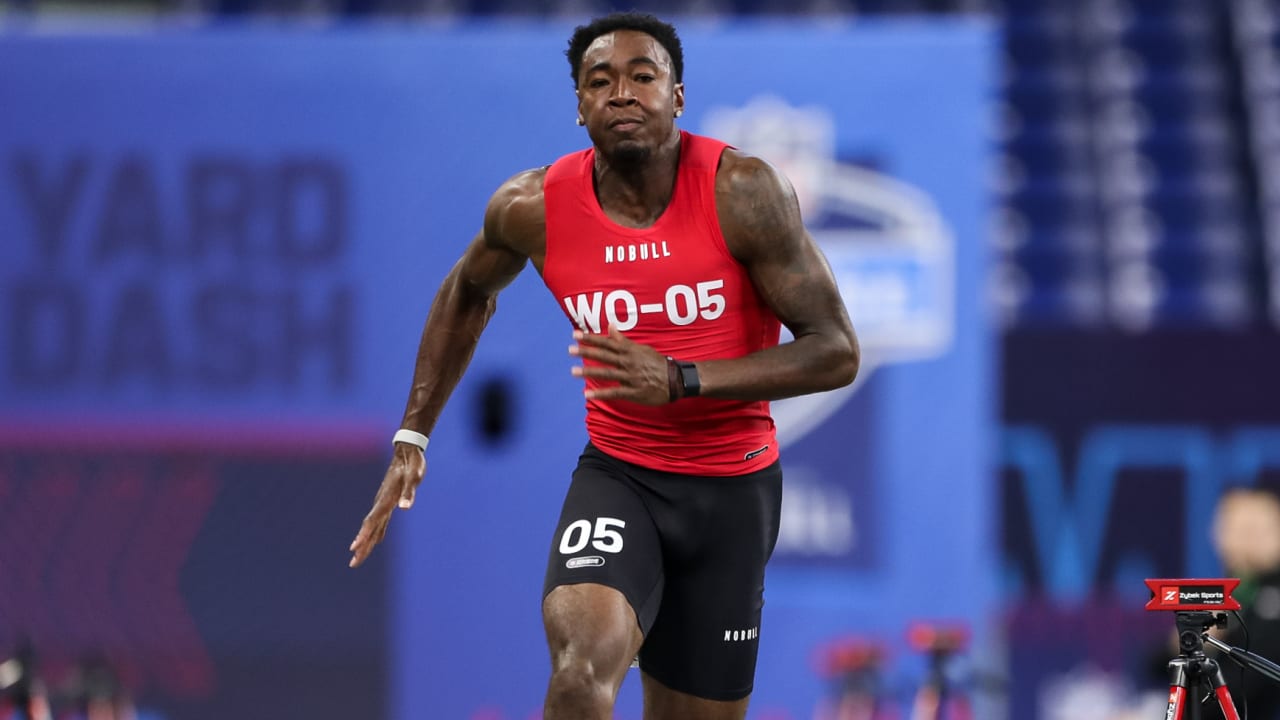 Wide receiver Jalen Brooks runs official 4.69second 40yard dash at