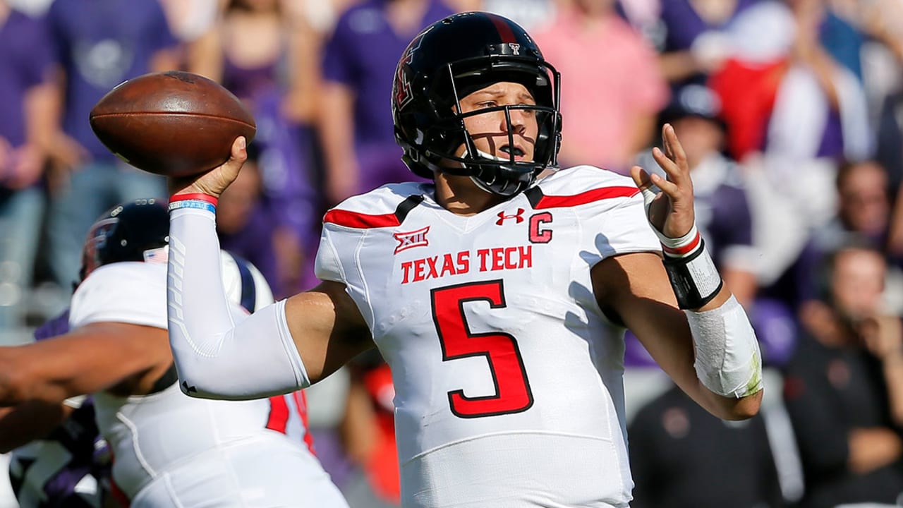 Kansas City Chiefs trade up to draft Texas Tech quarterback