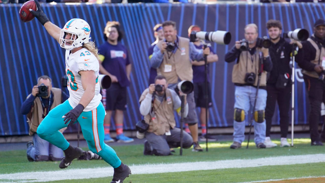 Dolphins' Andrew Van Ginkel blocks punt vs. Chargers to set up score