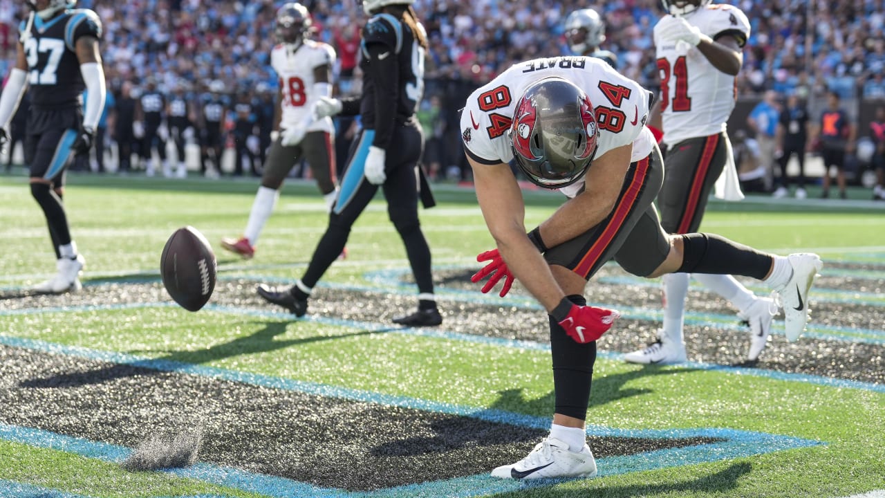 Tampa Bay Buccaneers' play call opens tight end Cameron Brate's walk-in TD