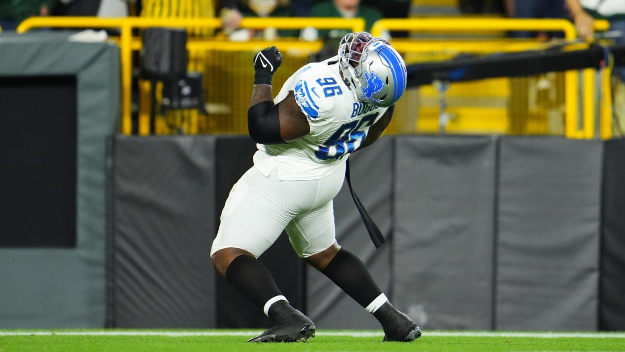 Detroit Lions defensive lineman Isaiah Buggs stings Green Bay Packers  quarterback Jordan Love in backfield for 6-yard sack